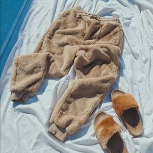🎁NEW-never worn!The Comfy Collection// Beige Jogger